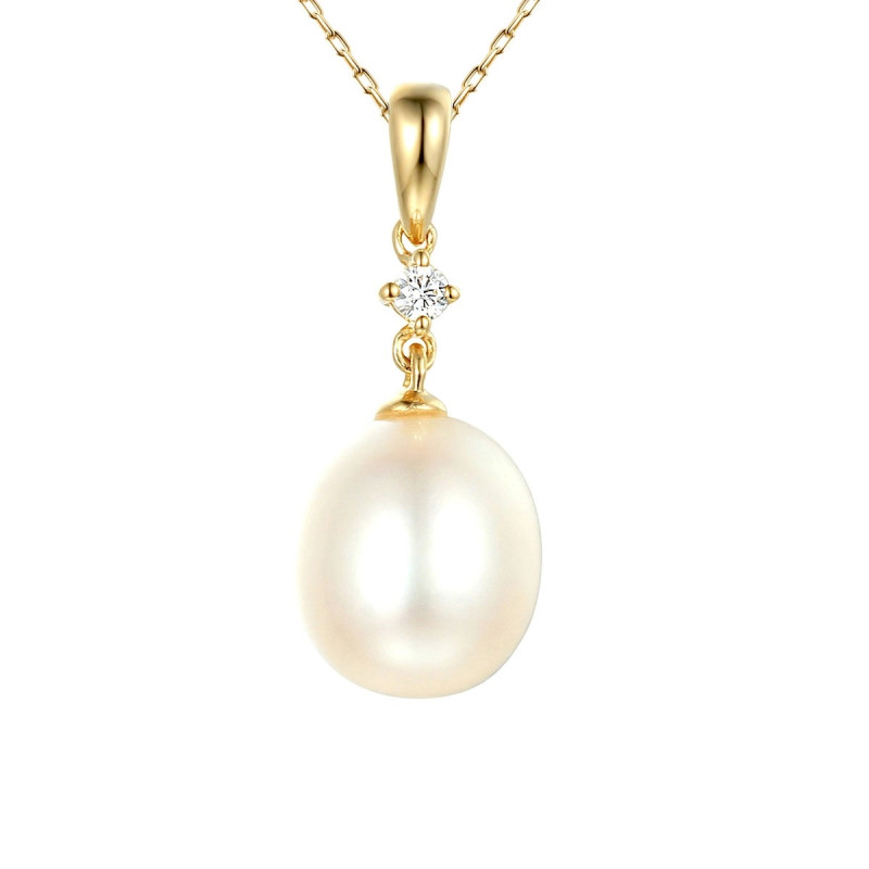 Objevte elegantní zlatý přívěsek 585 s přírodní perlou a diamantem 0,03 ct. Perfektní dárek pro každou příležitost. Kupte si u J