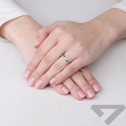 Stříbrný prsten X se zirkony | iSezam.cz
