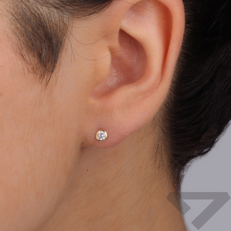 Zlaté náušnice s 3mm zirkonem v hladkém zasazení, ryzost 375