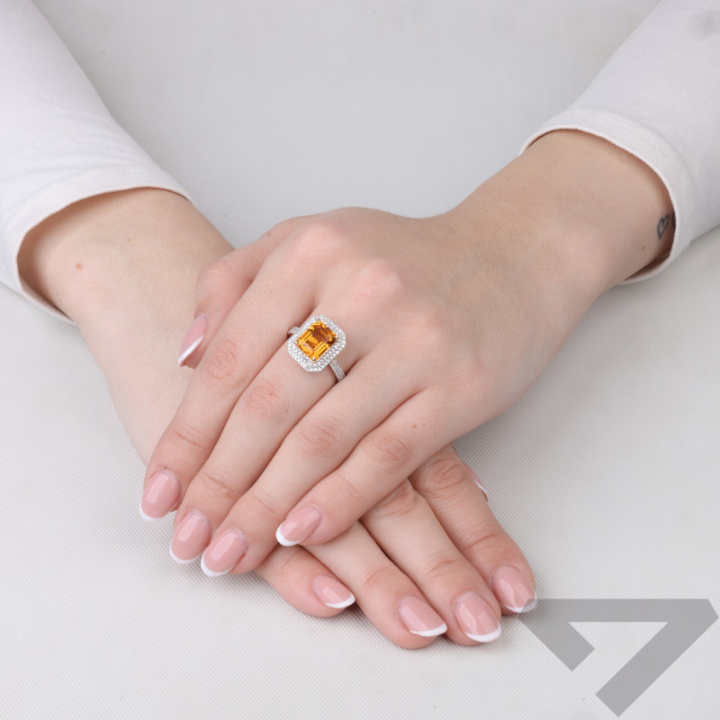 Elegantní zlatý prsten s přírodní záhnědou 3,38 ct a diamanty 0,43 ct. Unikátní design z kolekce Viktorie. Objevte luxus a kvali