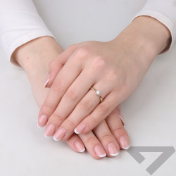 Zásnubní prsten ROYAL se zlatem 585 a diamantem 0,10 ct | iSezam.cz