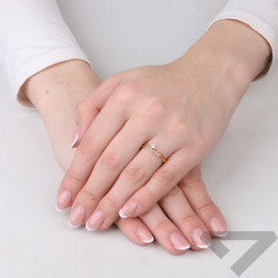 Elegantní zásnubní prsten ze zlata 585 s diamantem 0,10 ct | iSezam.cz