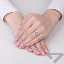 Objevte elegantní zlatý prsten s tanzanitem 0,48 ct a diamanty 0,10 ct (ryzost 585). Luxusní šperk pro každou příležitost. Nakup