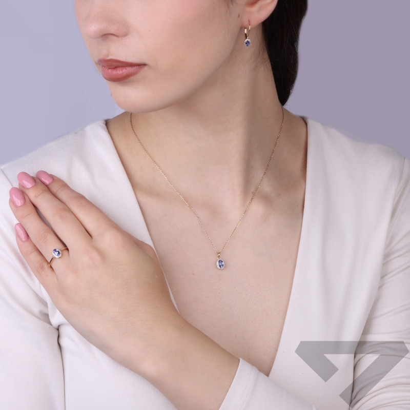 Přívěsek Markíza oválný s tanzanitem 0,45 ct a diamanty 0,06 ct, zlato 585