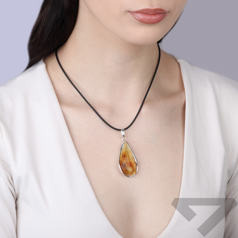 Stříbrný přívěsek 925 s medovým jantarem