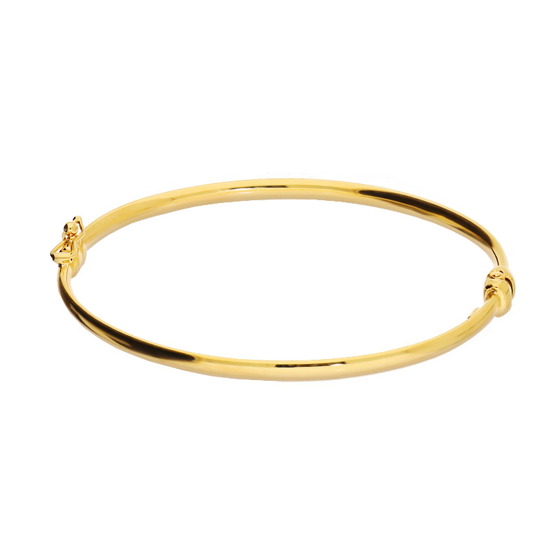 Zlatý náramek bangle 14kt hladký prezentovaný Miss Curaçao Quishantely Leito