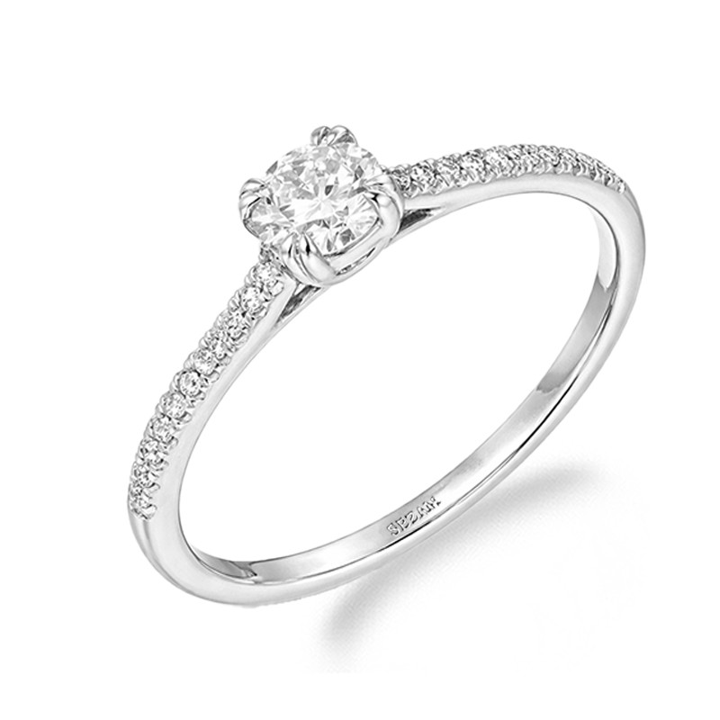 Objevte elegantní zásnubní prsten Soliter bis z bílého zlata s laboratorními diamanty 0,38 ct v Jubiler Sezam. Luxusní šperk s c