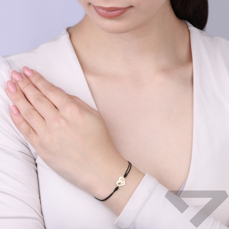Zlatý černý náramek na šňůrce se srdcem s diamantovým výbrusem ryzosti 585