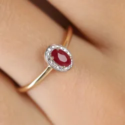 Zlatý prsten s rubínem a diamanty | iSezam.cz