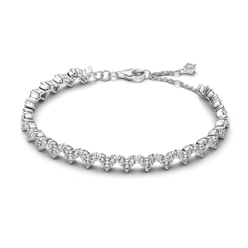 Objevte stříbrný náramek Pandora Heart Tennis 594390C01. Elegantní šperk s motivem srdce a zirkony. Nadčasový styl pro každou př