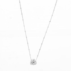Objevte elegantní stříbrný set náhrdelníku a náušnic s motivem růže (ryzost 925). Jemný design pro každodenní nošení i speciální