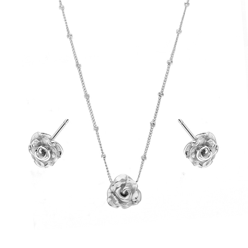Objevte elegantní stříbrný set náhrdelníku a náušnic s motivem růže (ryzost 925). Jemný design pro každodenní nošení i speciální
