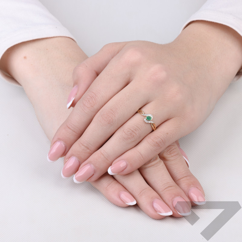 Zásnubní prsten s diamanty 0,05 ct a smaragdem 0,17 ct, zlato 585