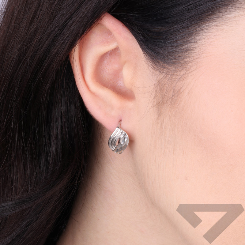 Stříbrné náušnice ve tvaru slzy s gravírováním, ryzost 925