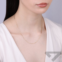 Objevte elegantní zlatý pancéřový řetízek (1,5 mm) s jedinečným gravírováním. Šperk ryzosti 585, ideální pro každodenní nošení i