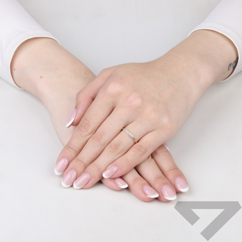 Zlatý prsten LINE s diamanty v řadě AW 64509 YW ryzost 585
