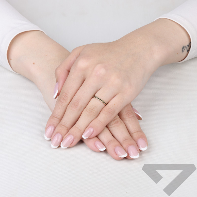 Zlatý prsten obroučka Lásky s černými zirkony model typu rings