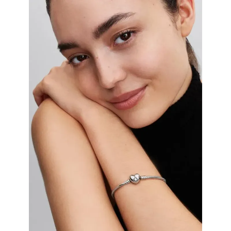 Pandora Moments bransoletka 594594C00 – klasyczna forma z zapięciem w kształcie serca