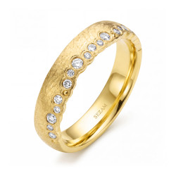 Elegantní snubní prsten ze zlata (ryzost 585) s 19 diamanty o celkové váze 0.16 ct. ZDARMA gravírování, balení a vnitřní čočka. 